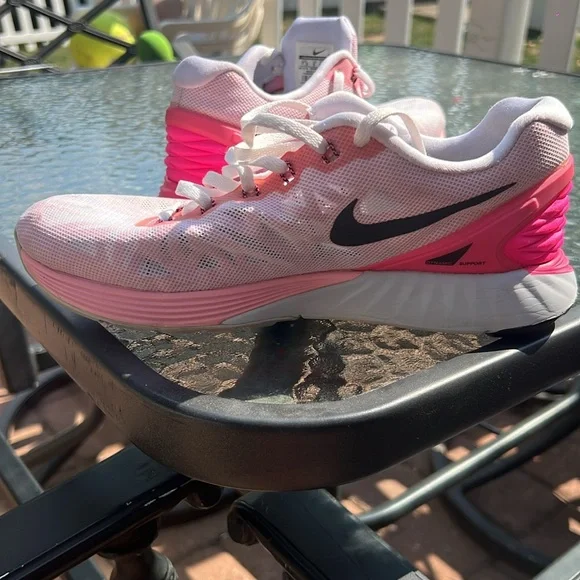 Nike Women's Pink, White and Black athletic sneakers. - Picture 5 of 17